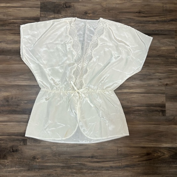 Warner's Tops - 💗Coquette White Lace Satin Cardigan